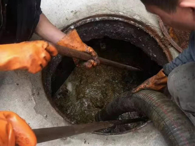 蚌山清理化粪池时如何避免沼气的危害？